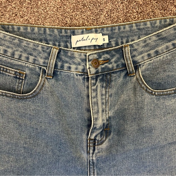 Petal & Pup Women’s Blue Denim Shorts High Rise Stretch Cuffed Mid Length Size S - Picture 3 of 12